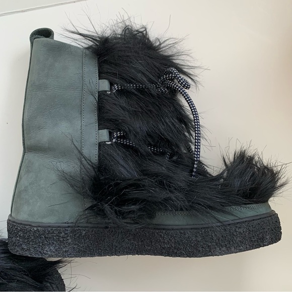 Nubuck and Faux Mongolian Lamb Fur Apres Ski Bootie. Never used! - Picture 4 of 5
